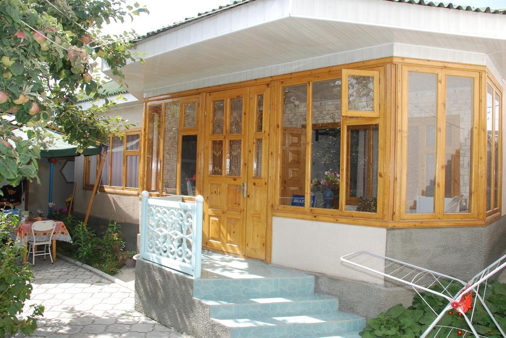 " У Татьяны" Hotel Cholpon-Ata Eksteriør billede
